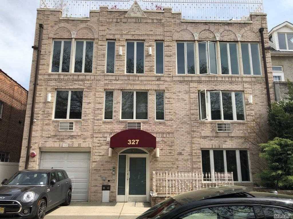 Very Large Duplex Unit With 1st Floor Featuring a Kitchen, Very Large Livingroom Dining Room, Master Bedroom, Master Bathroom, Bedroom and A Full Bathroom.