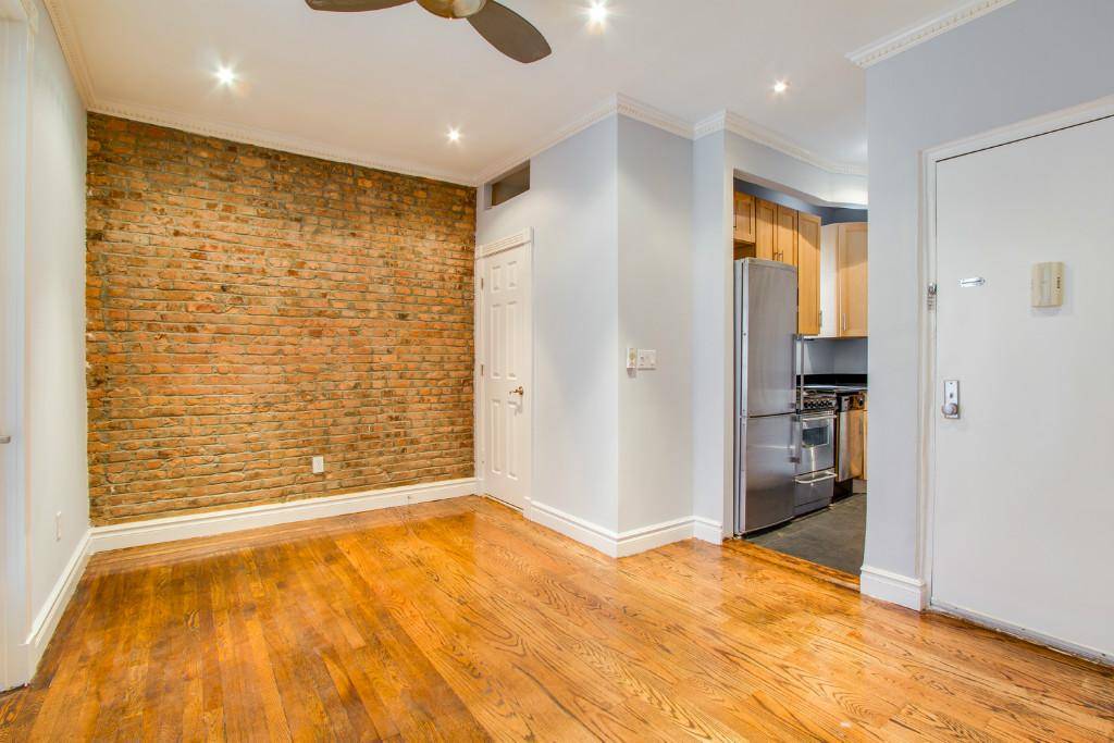 Kips Bay: Large 2 Bedroom Apartment with in unit Washer/Dryer