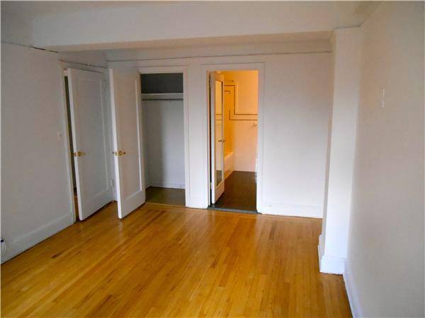 NEW YORK CITY****GUT RENOVATED***HI CEILINGS***MASSIVE 1/BED IN MURRAY HILL***3 BLOCKS TO GRAND CENTRAL!!