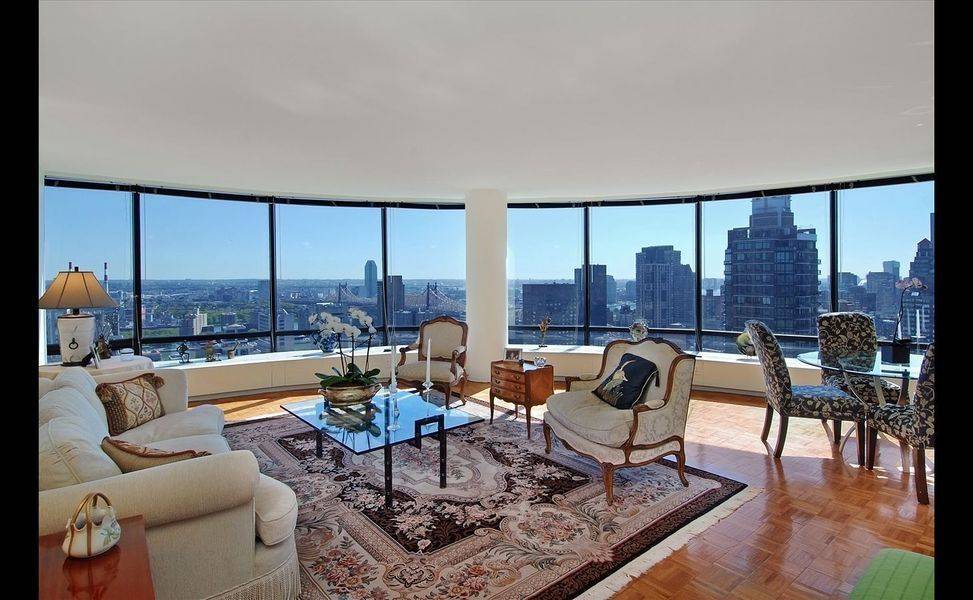 Upper East Side. Incredible High Floor 2 Bedroom. Massive Layout with Floor to Ceiling Glass Walls Showcasing Stunning Views of Central Park!