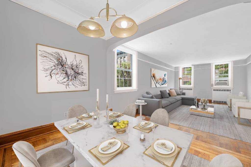 This is the largest 1br on the market in Brooklyn Heights.