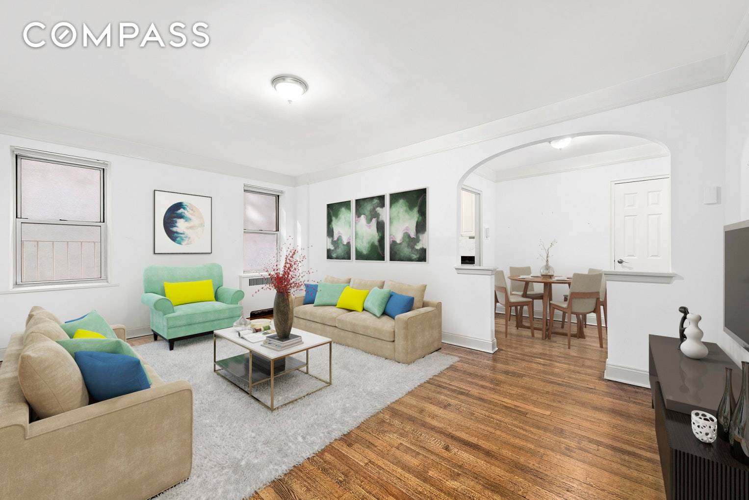 JUST LISTED ! Large renovated mint condition studio at Deco gorgeous 75 Bank Street.