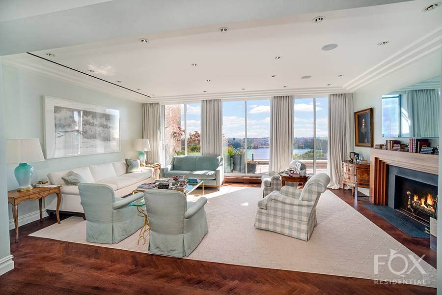 This is perhaps the most romantic river penthouse on the Upper East Side, once owned and occupied by Irving Berlin.
