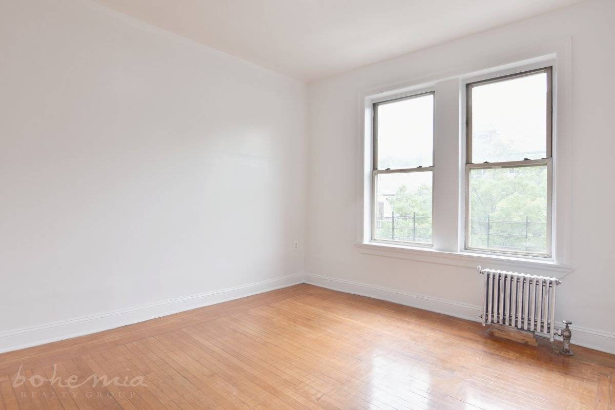 THE APARTMENT Right off the 1 train Close to the C train Incredibly spacious Stainless steel appliances Dishwasher Modern ceiling lights Gross rent 2850 1 2 month free THESE ARE ...
