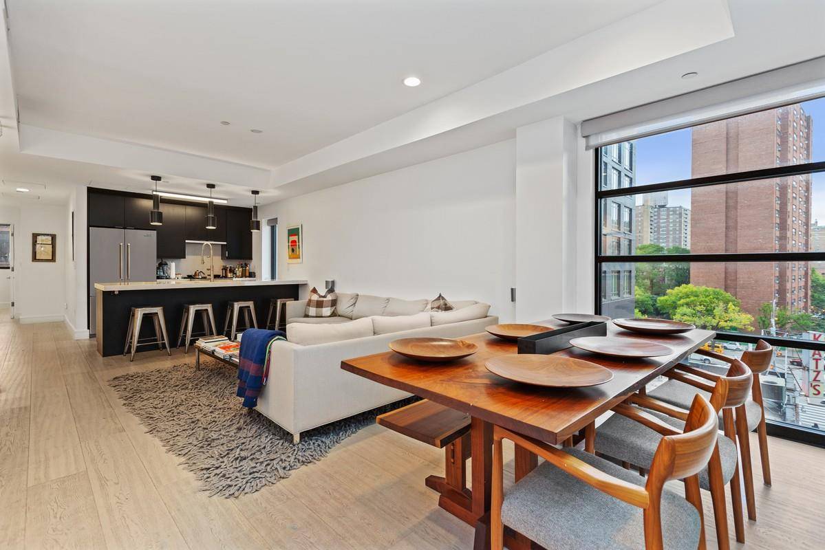 Live above it all in one of the best locations in Manhattan.