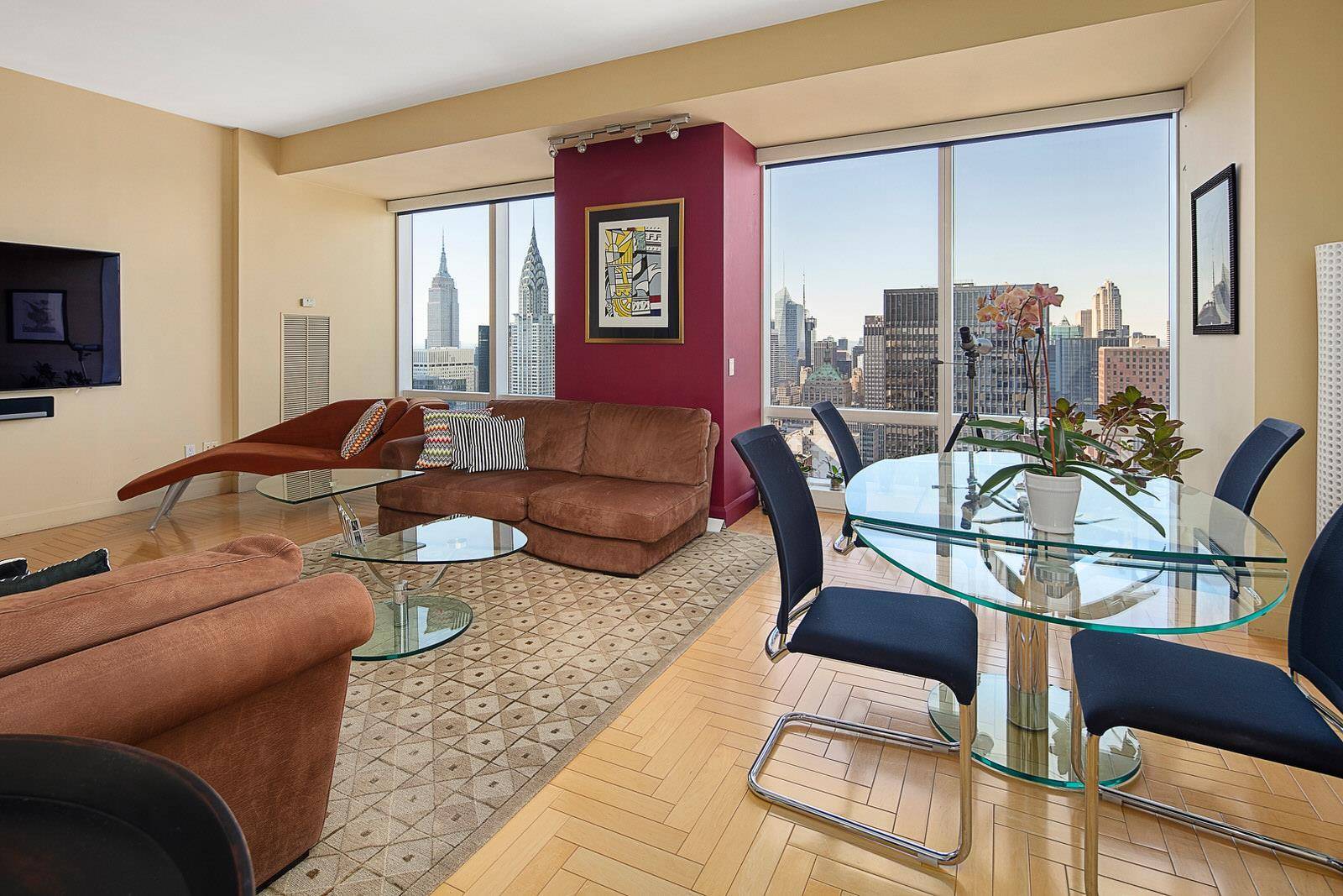 This triple mint, two bedroom, high floor residence in Trump World Tower offers unparalleled views of the city from every room.