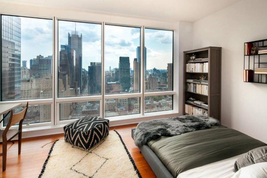 No Fee 2 bed 2 bath with great views right in Midtown