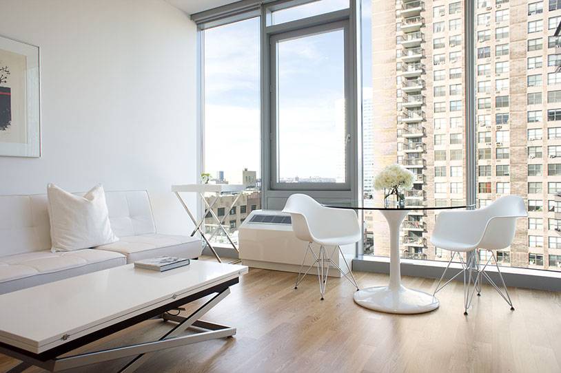 Amazing Luxury 1 Bedroom * Floor-to-Ceiling Windows *  2 Pools/Boxing Ring/Basketball Court * Wont Last * Midtown