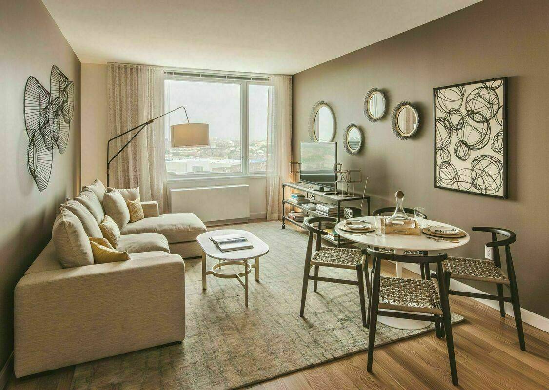 This corner two bedroom two bathroom features split bedrooms, master en-suite, fully equipped open kitchen with a breakfast bar and window, spacious living room, and generous closet space. Facing west, you will enjoy an amazing view of Manhattan skyline