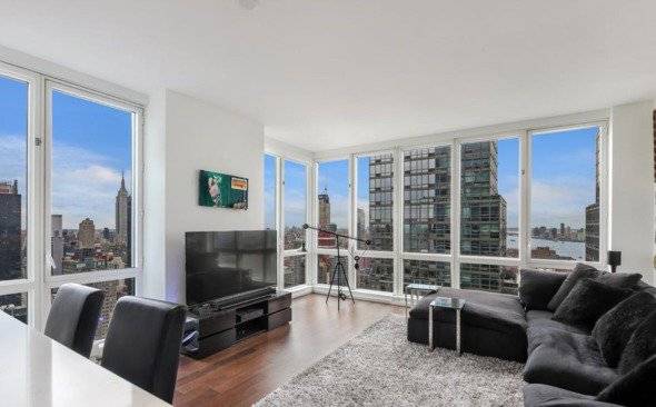 Beautiful 2 Bed 2 Bath Apartment Located in Hell's Kitchen!