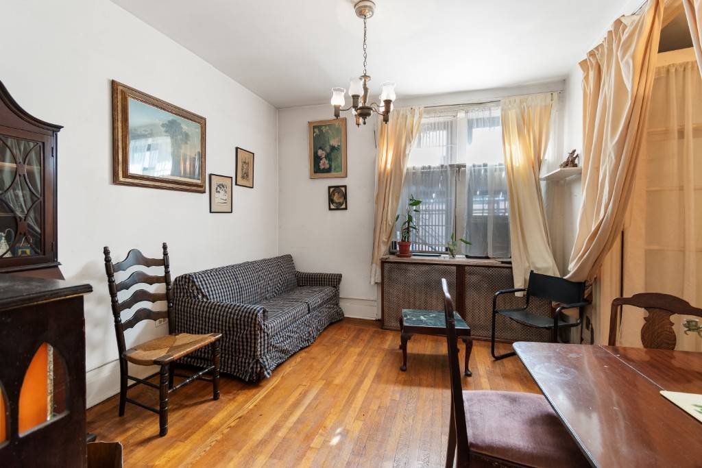 You will love this open 2 bedroom apartment in Morningside Heights.