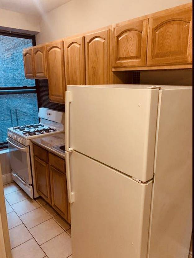 Beautul True Two Bed With Beautiful FinishesNewly Updated KitchenNewly Updated BathroomHardwood Flooring and High Ceilings3rd Floor Of a Walk BuildingOn Site LaundryAvailable Now