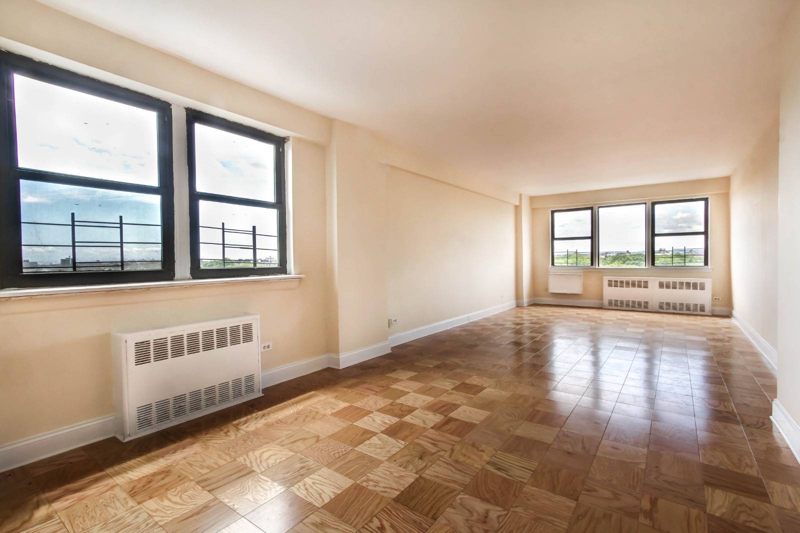 Stunning Renovated 2 Bedroom 2 Bath Penthouse Apartment on 15th Floor !