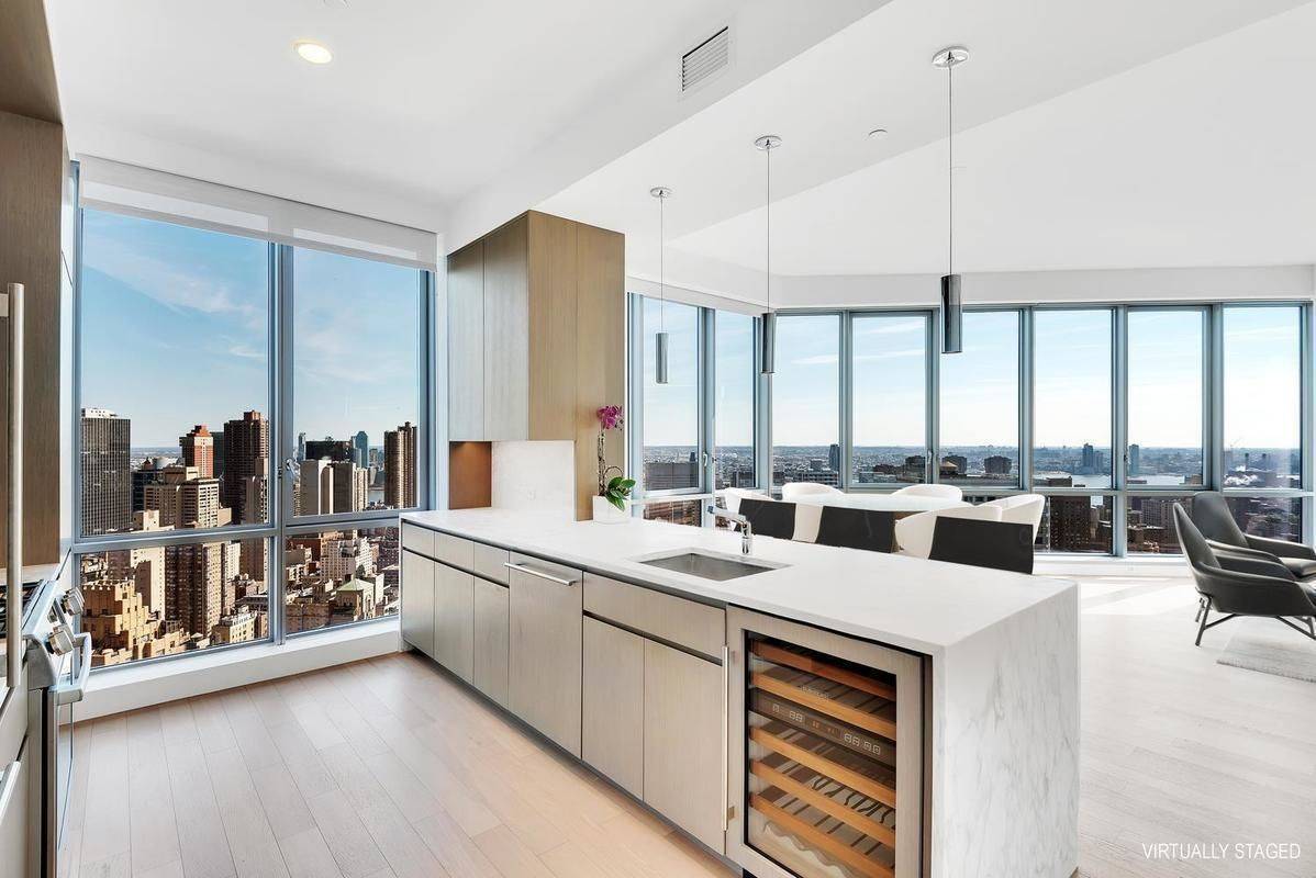 AMAZING Penthouse w/ Panoramic Views Located in the Heart of NoMad! NO BROKER'S FEE.