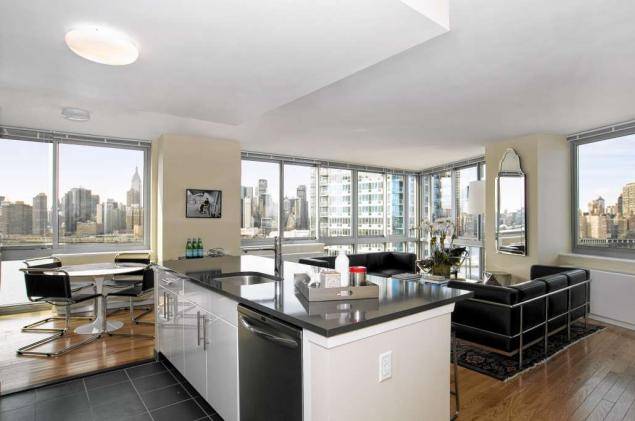 ★★★★★NO FEE !  ! LONG ISLAND CITY. 2 Br /2 Bth . Condo Style Finishes NEWEST LUXURY GREAT LAYOUTS.24Hr Doorman, SPECTACULAR AMENETIES.5min to Manhattan