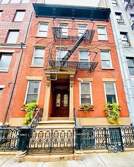 231 West 20th Street A 25 ft wide, brick townhouse on a prime Chelsea street offering the next owner the opportunity to create a new 7852 Sq Ft plus garden ...