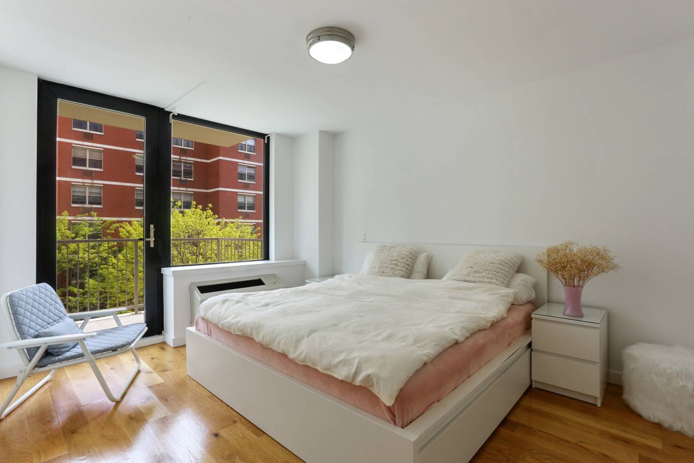 Welcome home to the perfect 1 bedroom condo in prime Central Harlem.