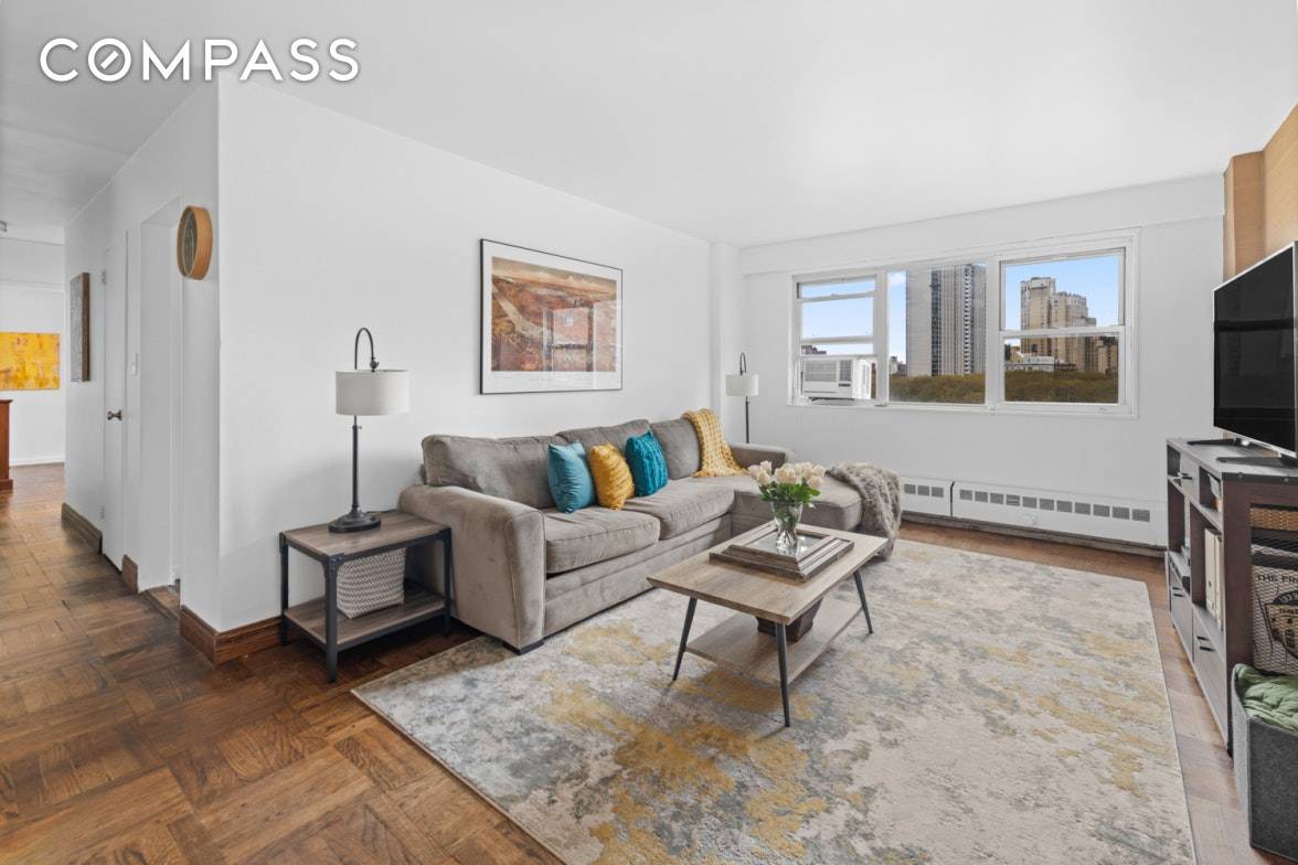 2BR with Gorgeous Open Wiews Steps away from DUMBO and Brooklyn Heights Would you like to have a dream home for you or your family ?