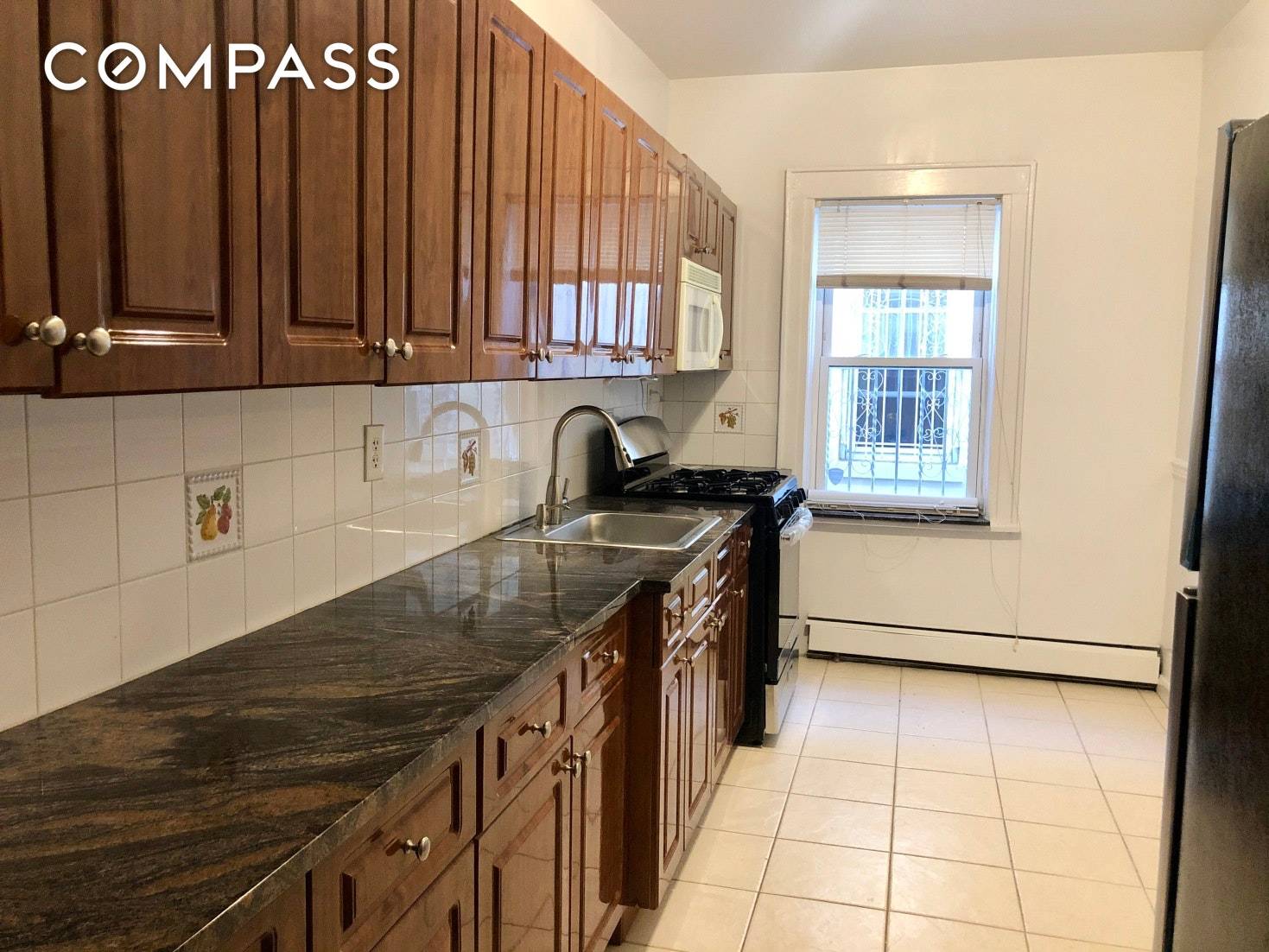 Huge 2br in the heart of Astoria, Ditmars blvd amp ; 36th st.