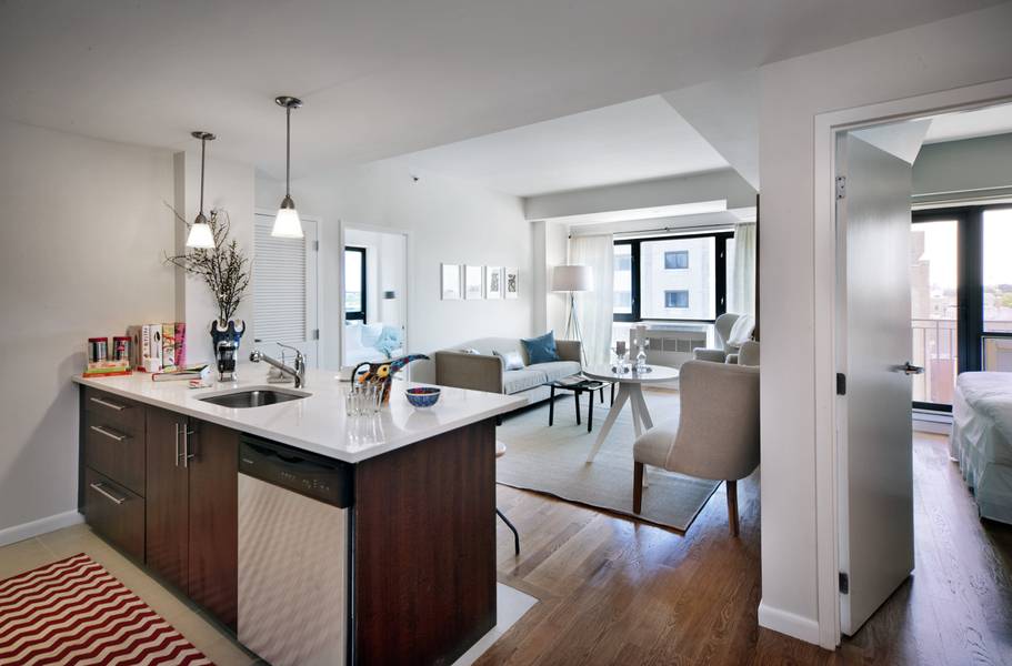 ULTRA !LUXURY ASTORIA  2 Bedroom Residence. Great Outdoor Space ,Washer&Dryer.Condo Style Finishes. GREAT LAYOUTS.24Hr Doorman, SPECTACULAR AMENETIES.ASTORIA PARK