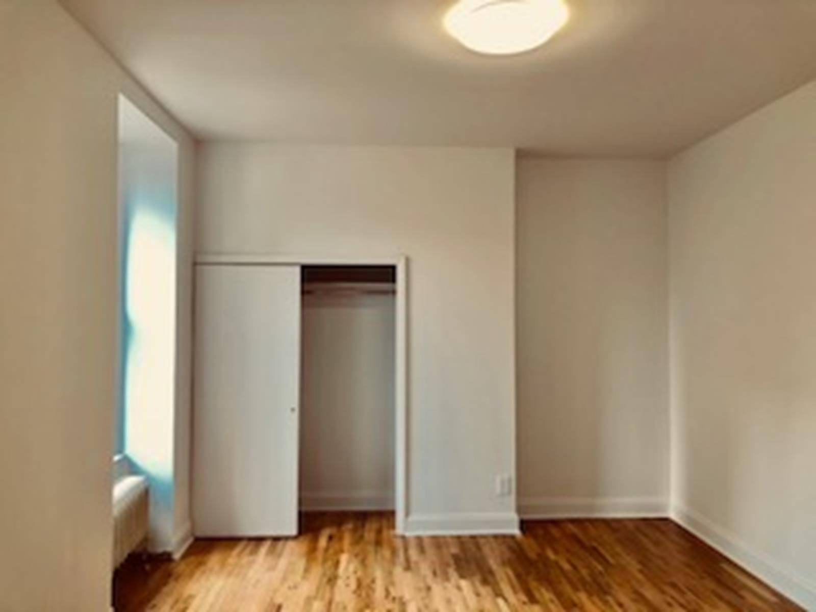 THE APARTMENT Spacious studio apartment with open city or garden views High ceilings and good closet space Hardwood flooring throughout Modern windowed kitchenette amp ; modern bathroom Kitchen in process ...