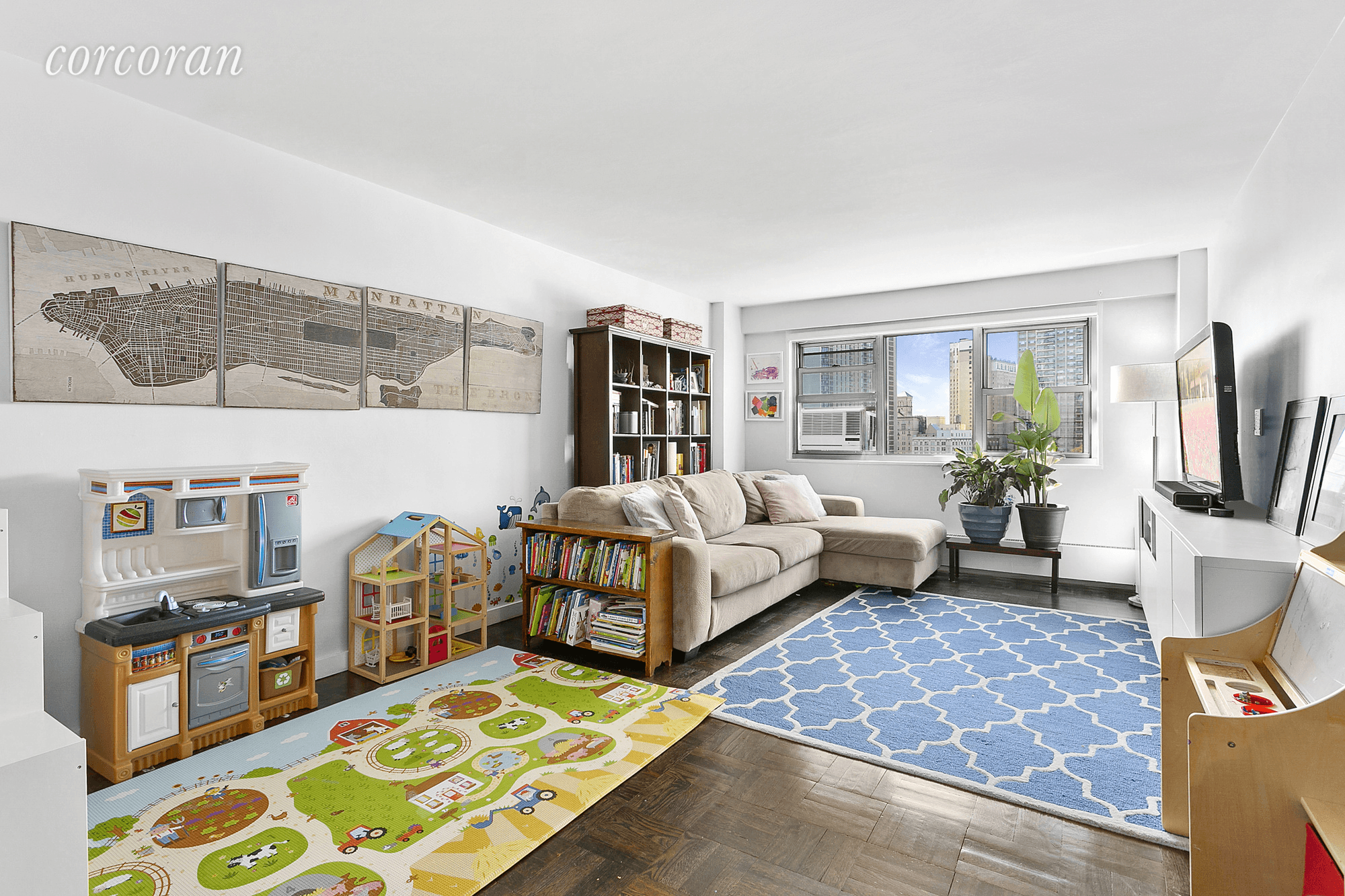 Live in the sky ! With panoramic views of Downtown Manhattan, the East River and Cadman Plaza Park, 175 Adams St 14J is a light filled south and west facing ...