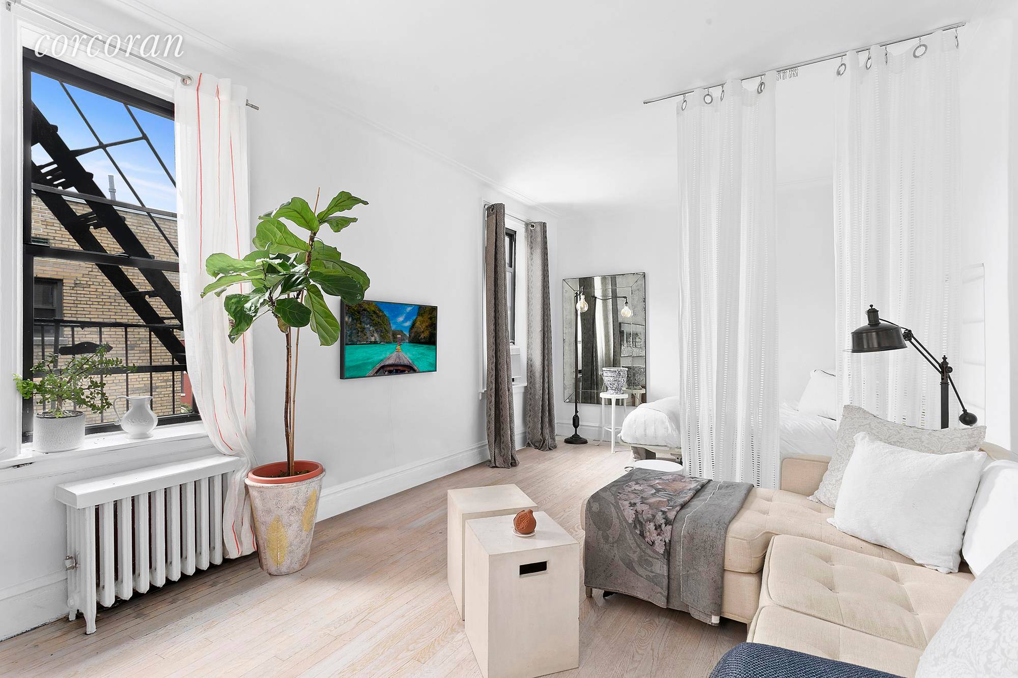 Live in a Parisian oasis in one of the most desired locations in the Chelsea neighborhood of Manhattan !