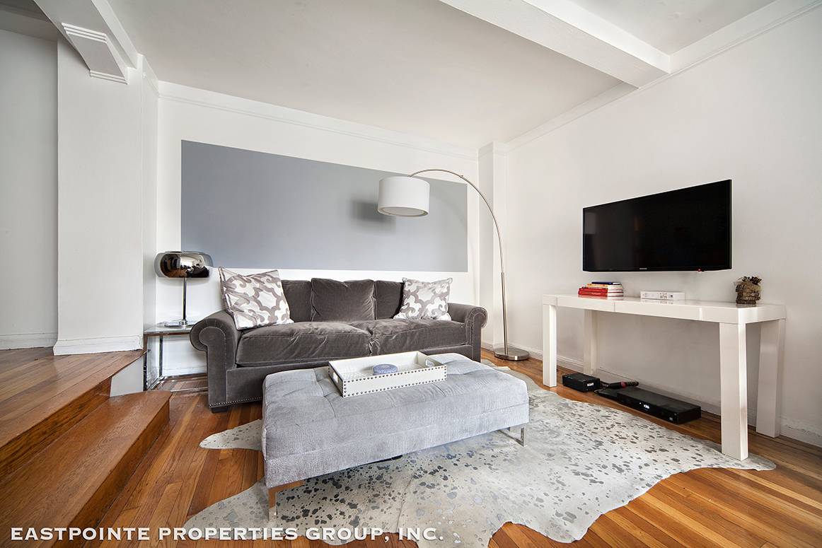 Welcome to Residence 602 at The Kensington House In the heart of Chelsea, lies the most charming apartment a bright, quiet, spacious prewar studio in an Emory Roth designed full ...