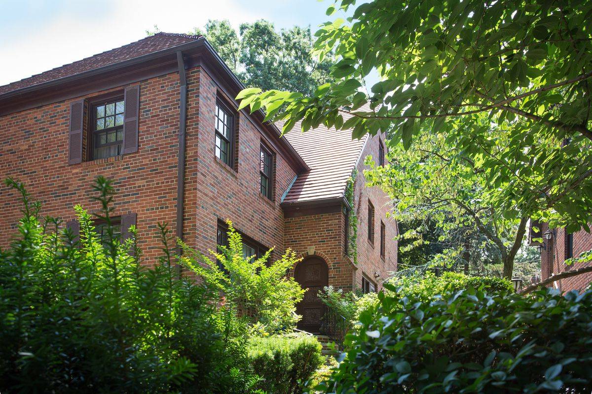 FOREST HILLS RENOVATED FOUR BEDROOM