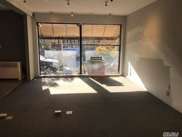 Store Office space 700 sf in the heart of Great Neck.