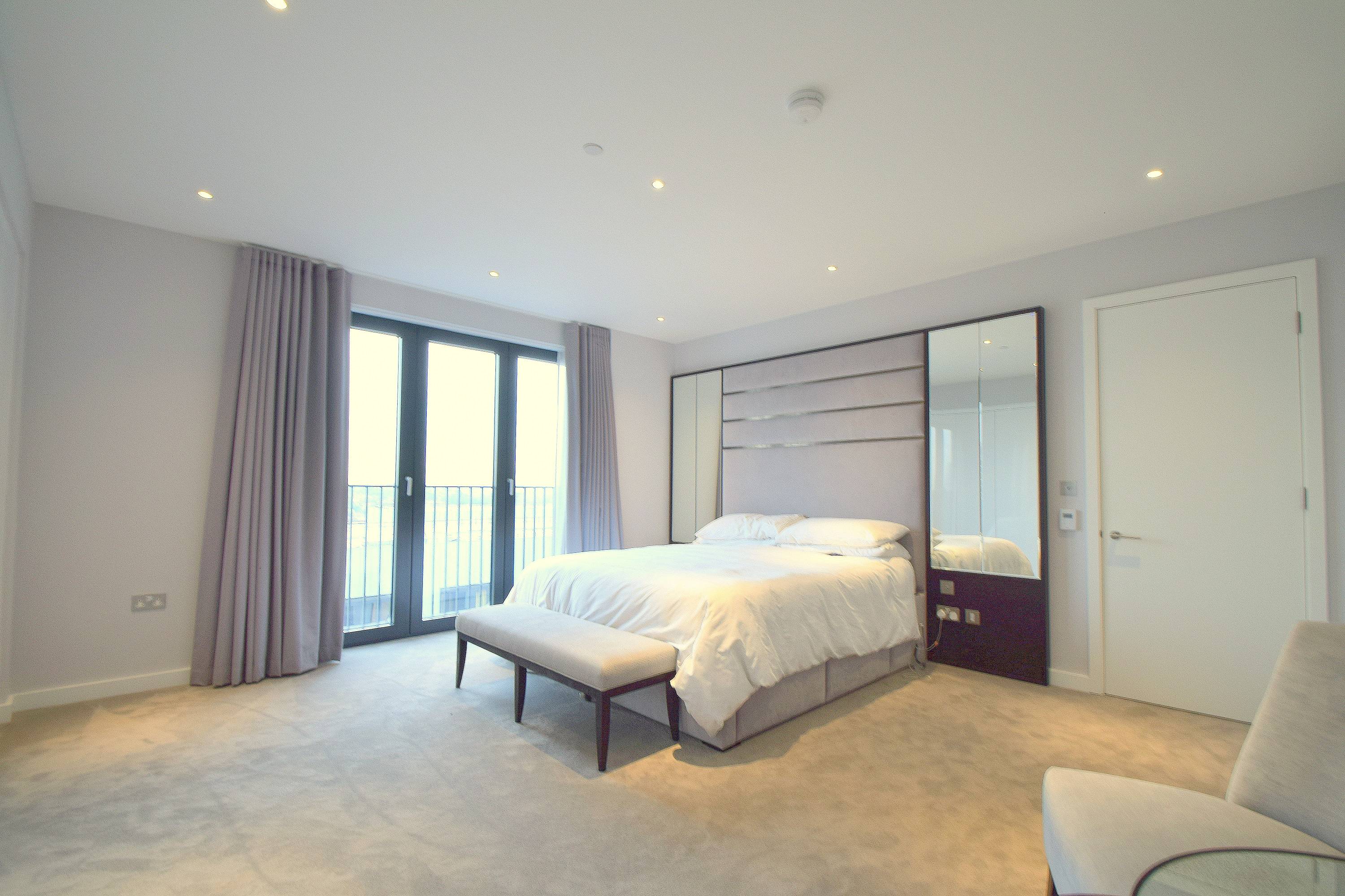 Luxury three bedroom penthouse in SW18