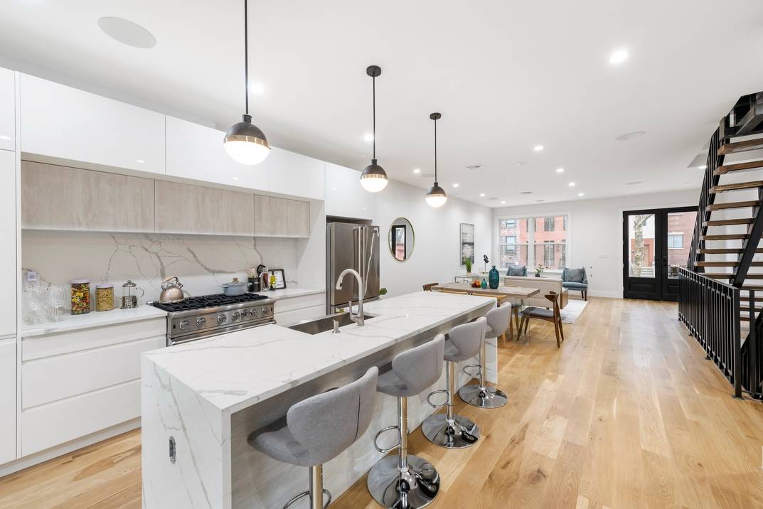 Renovated Bed-Stuy Brick Townhome off Tompkins