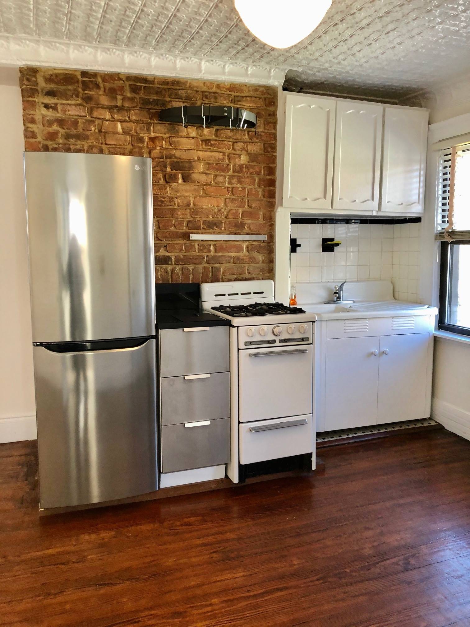 Bright & Sunlit 1 Bedroom with Home Office Apartment in Prime East Williamsburg