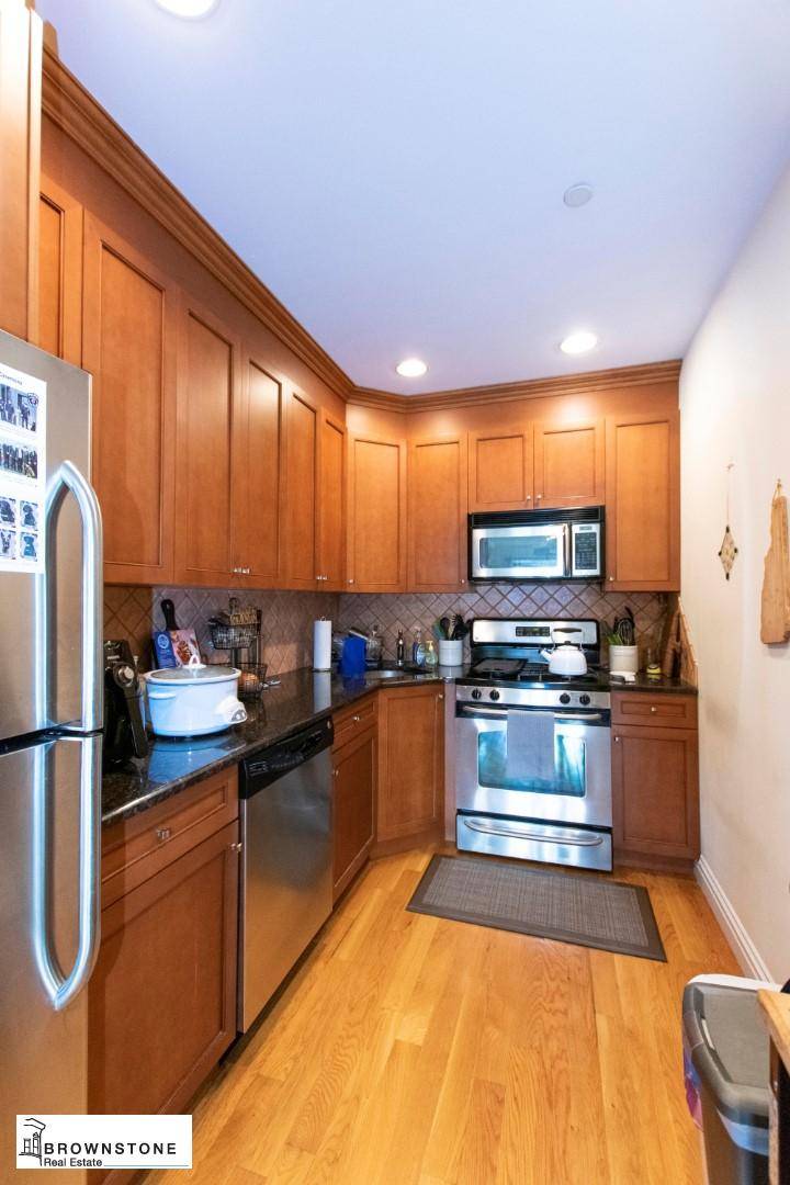 Carroll Gardens One Bedroom in an elevator buildingGreat kitchen, many cabinets, granite counters and a dishwasher.