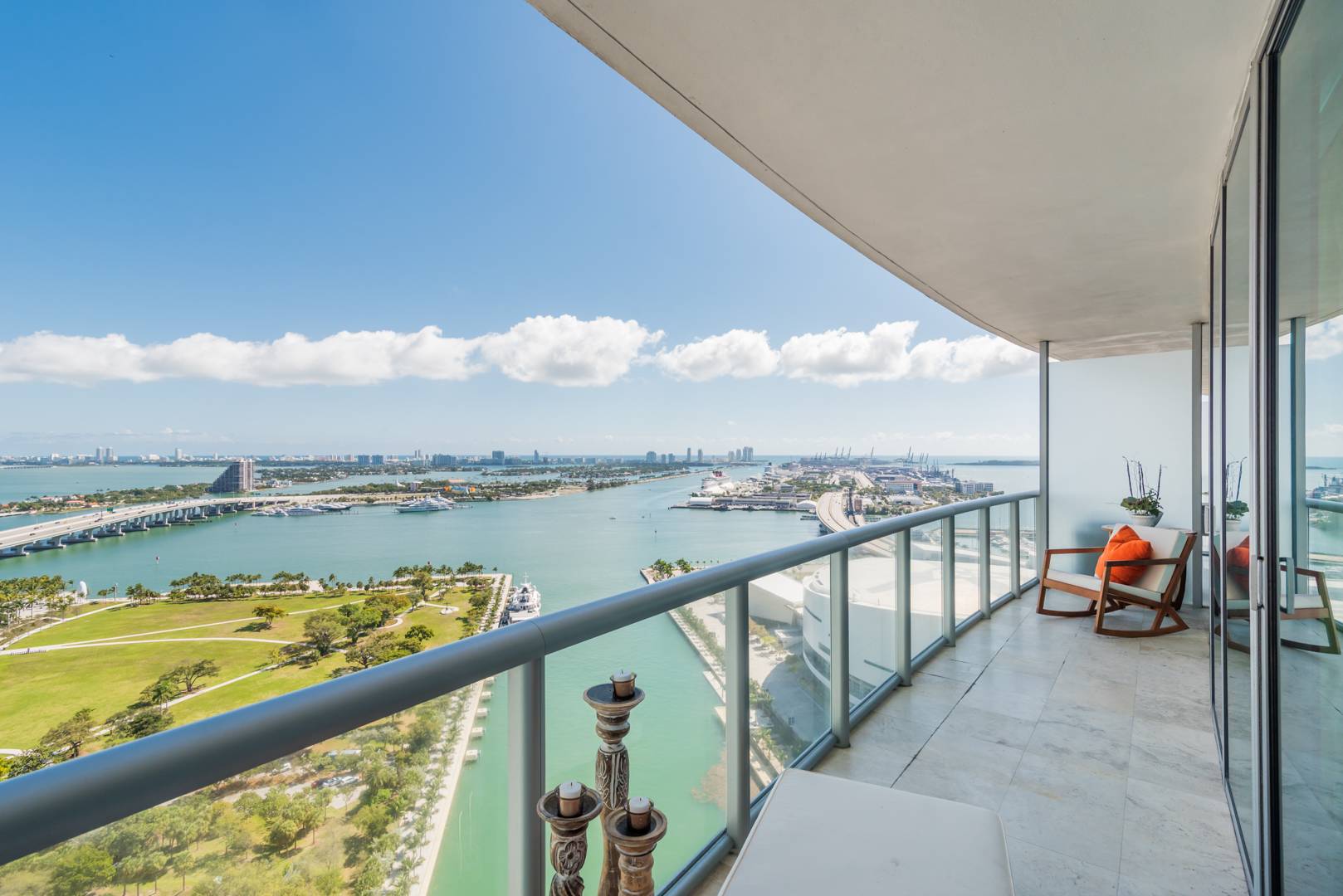 Gorgeous Bay Front & Ocean View one bedroom condo in Downtown Miami
