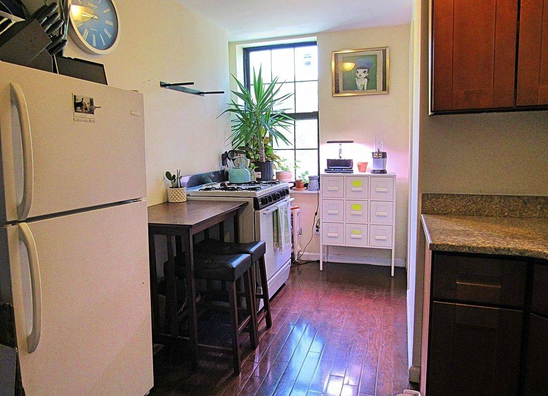 Spacious and bright two bedroom apartment with a separated kitchen, dining area, and living room !