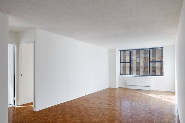 EXTRA LARGE One Bedroom Apartment 30ft living room 16x11ft bedroom, with panoramic views of CENTRAL PARK, spacious living room, great size bedroom, windowed kitchen amp ; bathroom, and the best ...