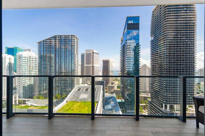 Miami views! Large 1 bedroom at the RISE at Brickell City Centre!