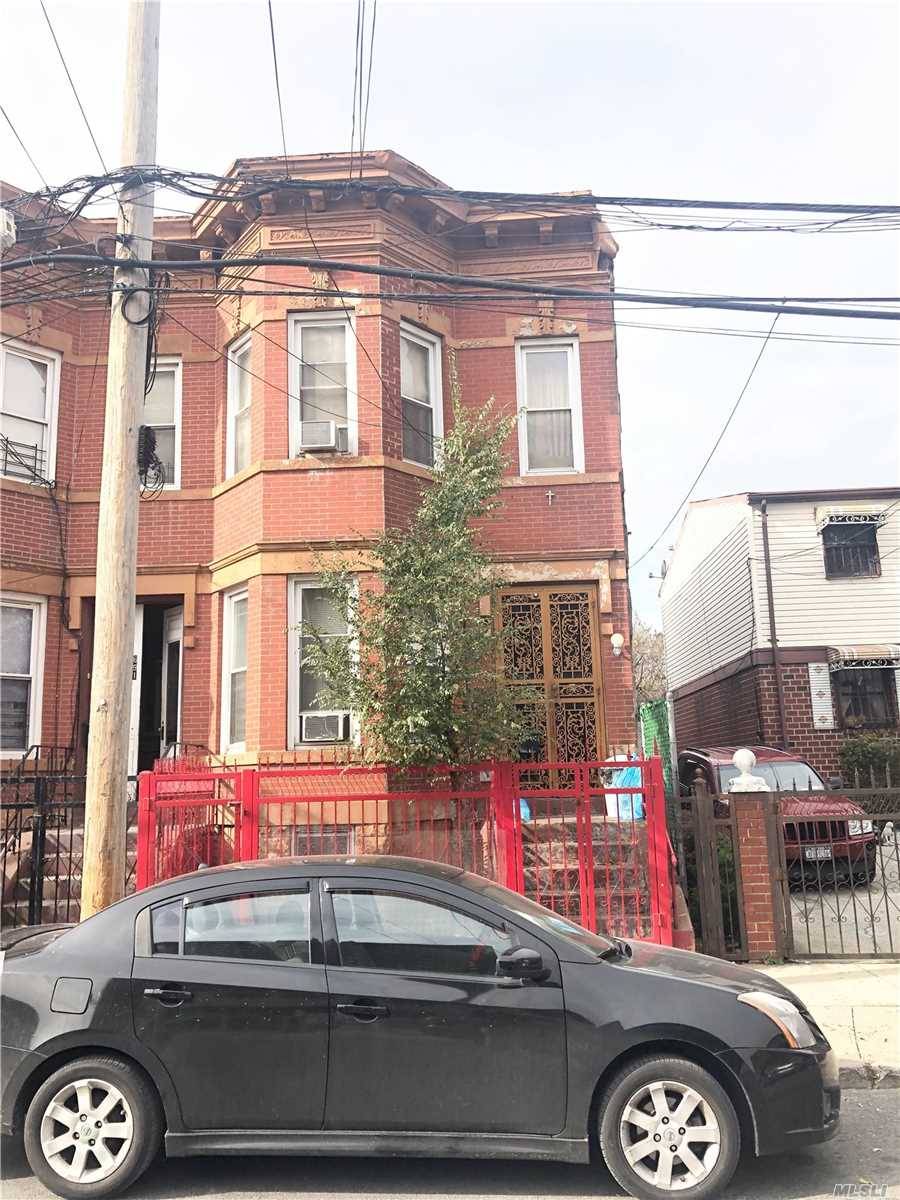 Come check out this Brownstone property in the Longwood Section of the Bronx, needs TLC has tremendous potential.