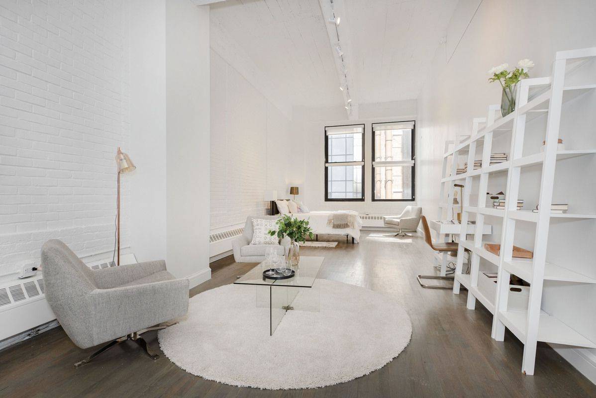 Luxuriously renovated artist loft in FiDi