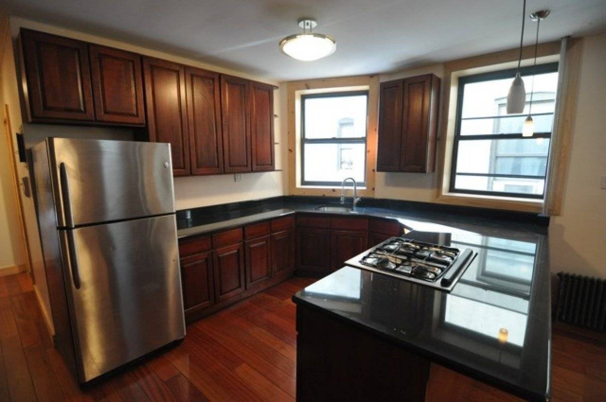 LOCATION 140th amp ; Lenox Easy Access to the 2, 3 Train Multiple Units Available in Building This GORGEOUS 3 bedroom sits in a PRIME location and will not last ...