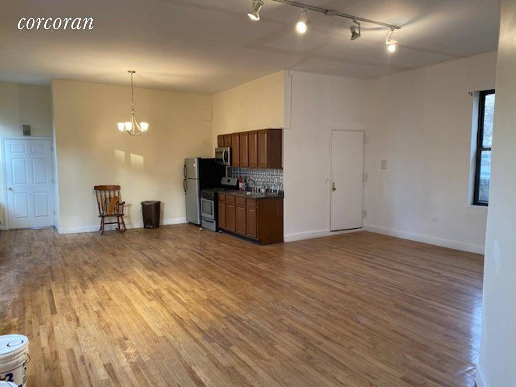 This is a large 1200sqft 2bedroom apartment, located by industry city in sunset park Brooklyn.