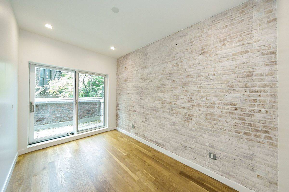 *Beautiful 2 Bedroom apartment located in the Upper East Side*