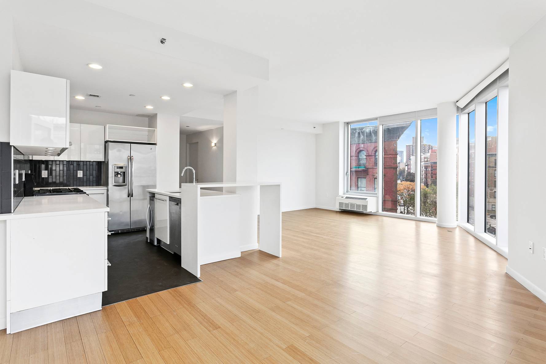 This Central Harlem based luxury boutique rental property boasts dramatic views of Harlem and New York s Midtown skyline, and is located in the heart of historic Harlem, just north ...