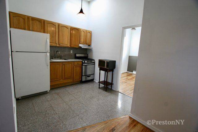 Amazing deal on a large 4 bedroom apartment located in a prime Williamsburg location.