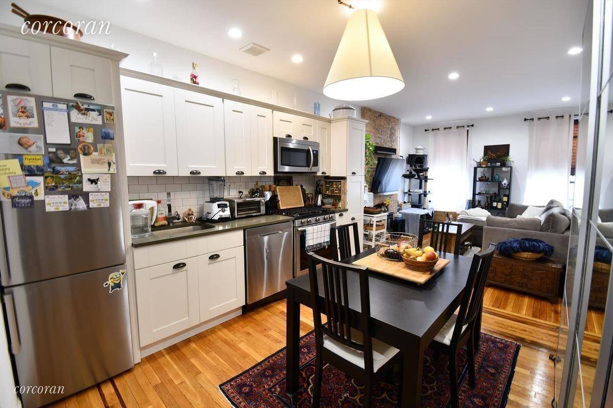 No FeeWelcome to this newly gut renovated floor through 3 Bedroom unit in Greenwood Heights.