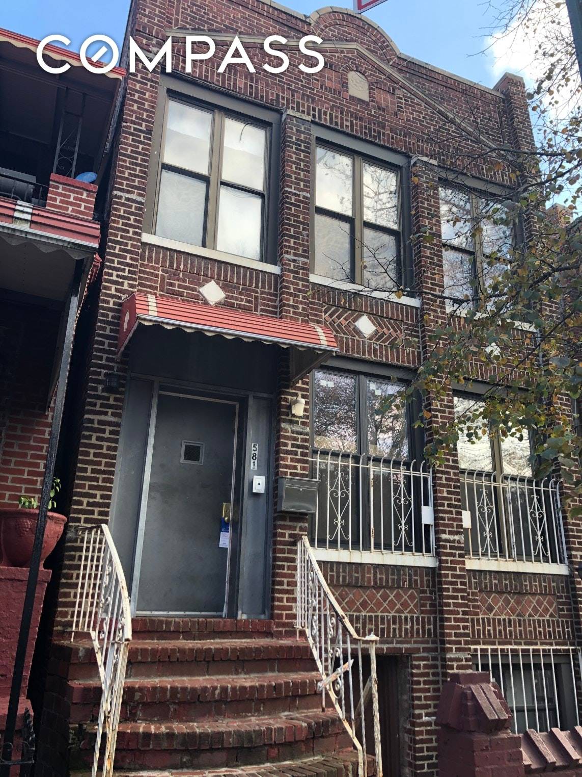 581 Miller Avenue is an excellent opportunity to invest in an income producing property in Brooklyn.