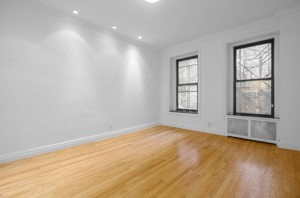 NO FEE Spacious and bright studio in prime UES location !