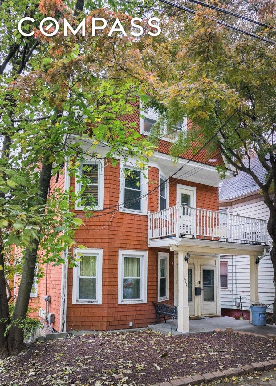 Situated in a historic neighborhood, this spacious two family home with harbor views is convenient to the Staten Island Ferry, Downtown Staten Island, restaurants, Empire Outlets, the Verrazano Narrows Bridge, ...