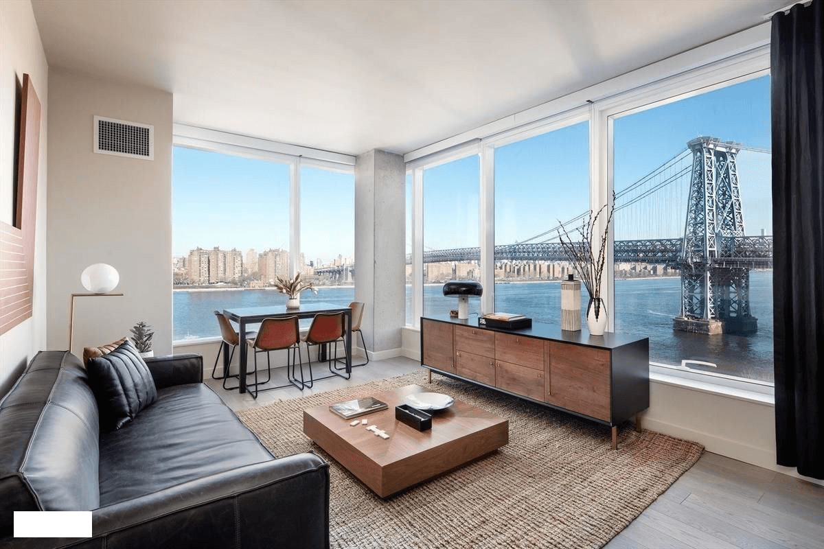 Stunning 2Bed/2Bath in Luxury Waterfront Building with Amazing City Views!
